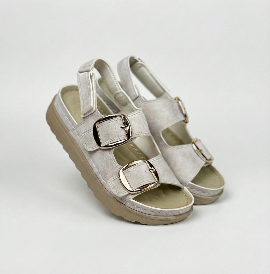  صندل حريمي شمواه تركي مستورد لون أبيض بفرش طبي ونعل بلوتان طبي بارتفاع 3 سم